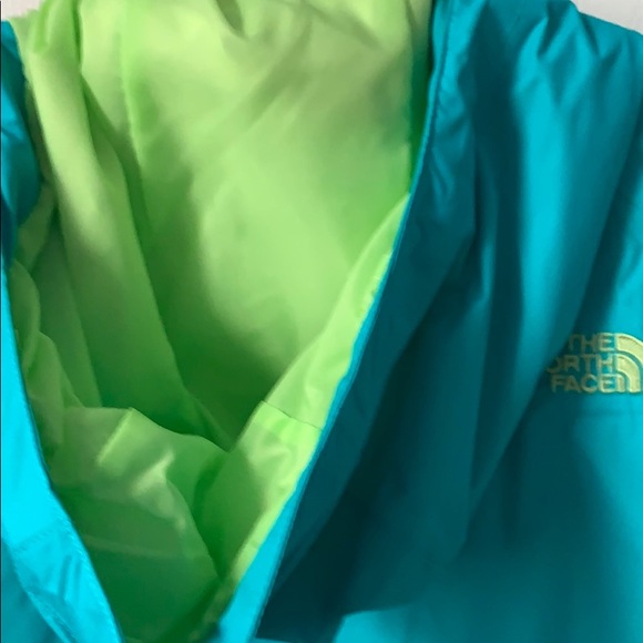 Cute North Face Turquoise & lime green rain jacket - Picture 2 of 4